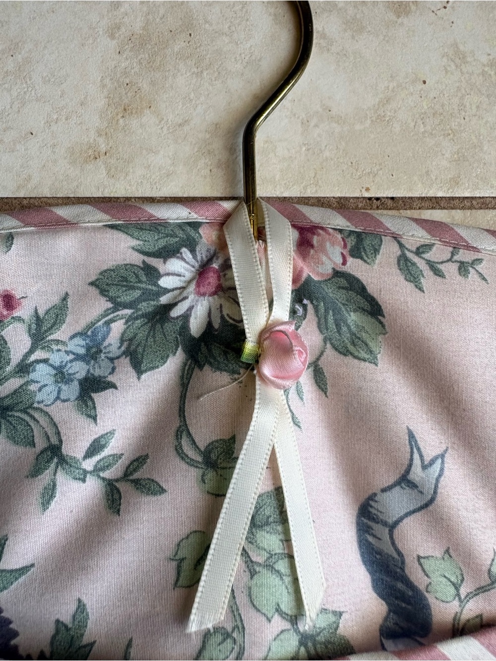 Vintage Closet Hanger - Picture 8 of 10